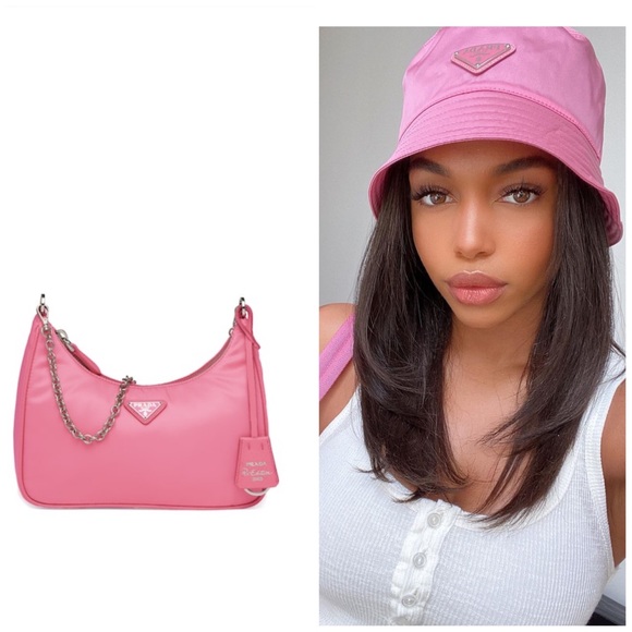 Descubrir 69+ imagen prada hat and bag Viaterra.mx